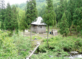 白山市下田原の出作り小屋
